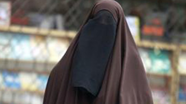 !متجلببة تقود شبكة دولية لاختطاف الفتيات والمتاجرة بأعضاء الأطفال