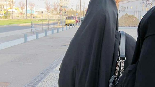 مدير معهد بإسبانيا يمنع محجّبة من دخول الفصل