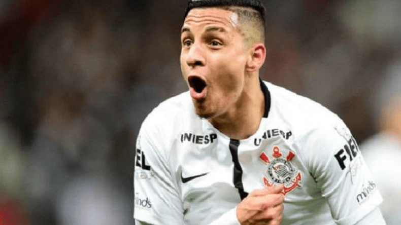 برشلونة يجهز لخطف “مارسيللو الجديد”