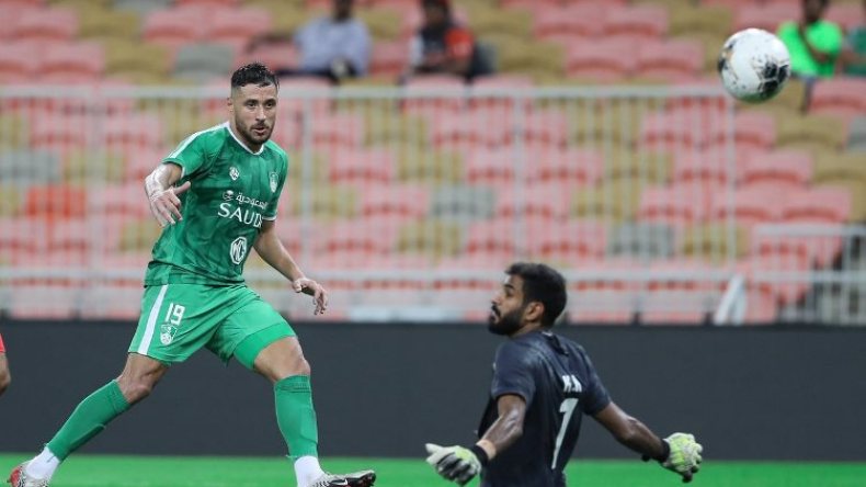 بلايلي يقوم بِلقطة غير رياضية على طريقة ريكارد وتوتي!