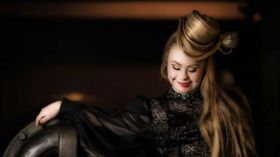 عارضة أزياء بمتلازمة داون تشارك في نيويورك فاشون ويك