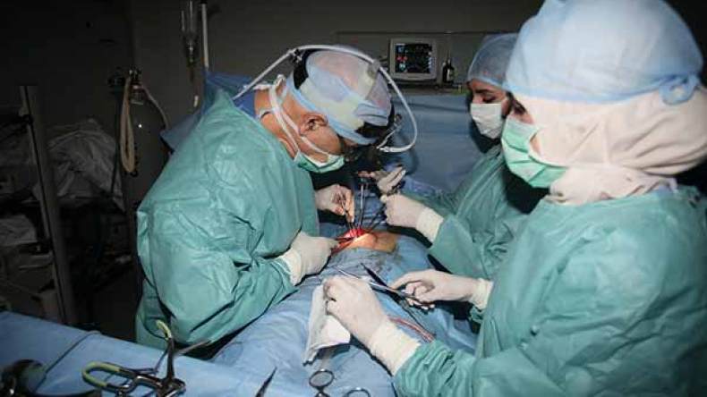 جراحو مستشفى زرالدة يناشدون وزير الصحة التدخل العاجل