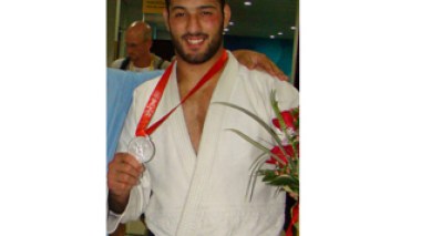 Algerian wrestler Ammar Ben Yakhlef offers silver