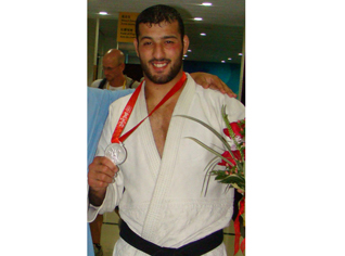 Algerian Ben Yakhlaf offers silver medal