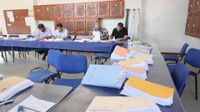 لا تراجع عن تجميد التوظيف لكن لا مساس بأجور العمال