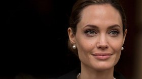 انجلينا جولي  تقوم بأفلمة مذكرات لونغ أونغ عن حرب الخمير الحمر