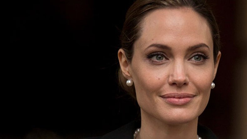 انجلينا جولي  تقوم بأفلمة مذكرات لونغ أونغ عن حرب الخمير الحمر