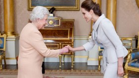 أنجلينا جولي تتفوق على كلينتون وأوباما والملكة إليزابيث