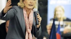 مسلمو فرنسا يتظاهرون ضد “الصلاة في الشارع.. احتلال نازي”!