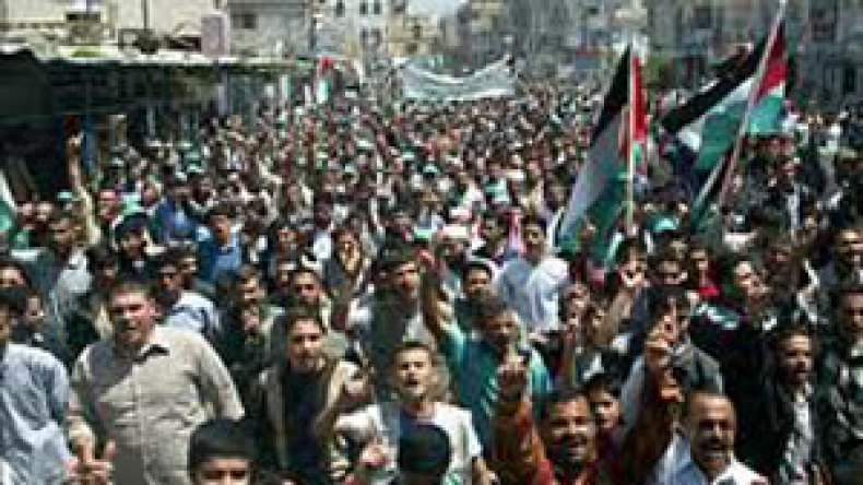 آلاف الأردنيين يدعون الملك عبد الله للتعجيل بالإصلاحات