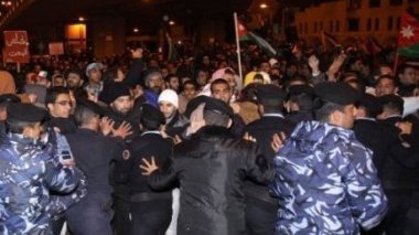Heurts lors de manifestations à Amman, plus de 100 blessés