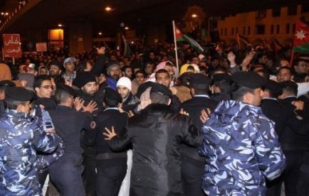Heurts lors de manifestations à Amman, plus de 100 blessés
