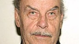 وحش بشري يسجن ابنته ربع قرن وينجب معها 7 أطفال تحت الأرض