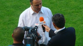 جوزيف‭ ‬جاد‭ ‬يشجع‭ ‬اللاعبين‮ ‬ويعدهم‭ ‬بمفاجآت