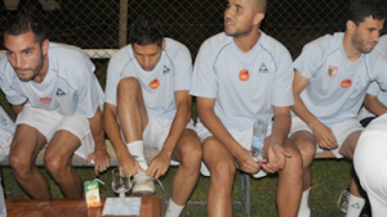 الشروق أون لاين تتحصل على التشكيلة الأساسية لمباراة اليوم: صايفي أساسيا وغزال في دكة الإحتياط