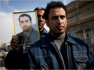 Bush indulgent envers le lanceur de chaussures