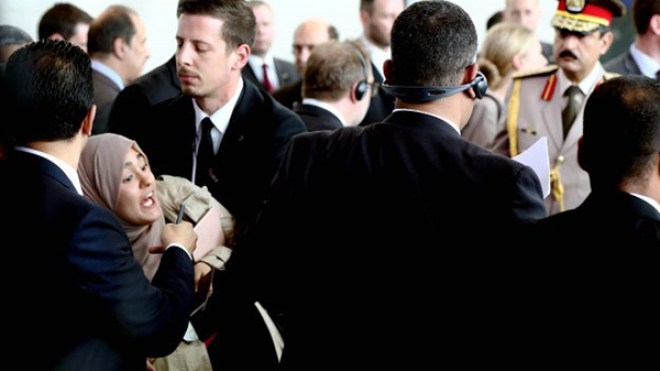 برلين.. صحفيّة تصف السيسي بـ”القاتل”