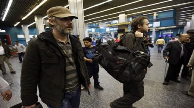 Retour au Royaume-Uni des deux journalistes détenus près d'un mois en Libye