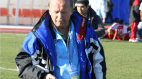 مدرب القبائل بغضب: لم نفز بكأس العالم لننعم بالراحة