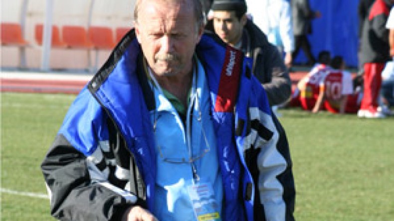 مدرب القبائل بغضب: لم نفز بكأس العالم لننعم بالراحة