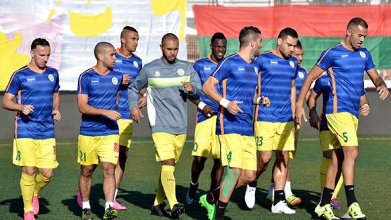 المغترب سانتي يشرع في التجارب مع الكناري