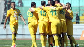 مجهولون يهددون اللاعبين بالقتل.. يسلي يهرب وبيجوتا مرعوب