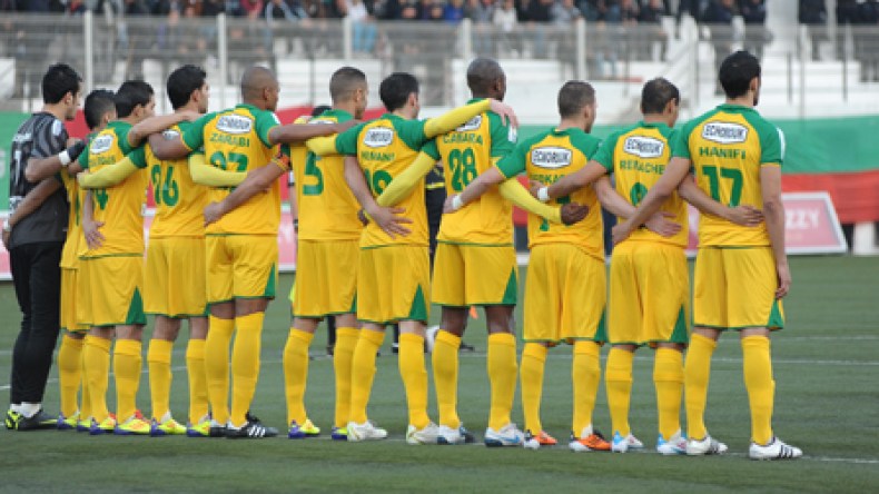 شبيبة القبائل: الطاقم الفني اجتمع باللاعبين وحثهم على إنقاذ الفريق