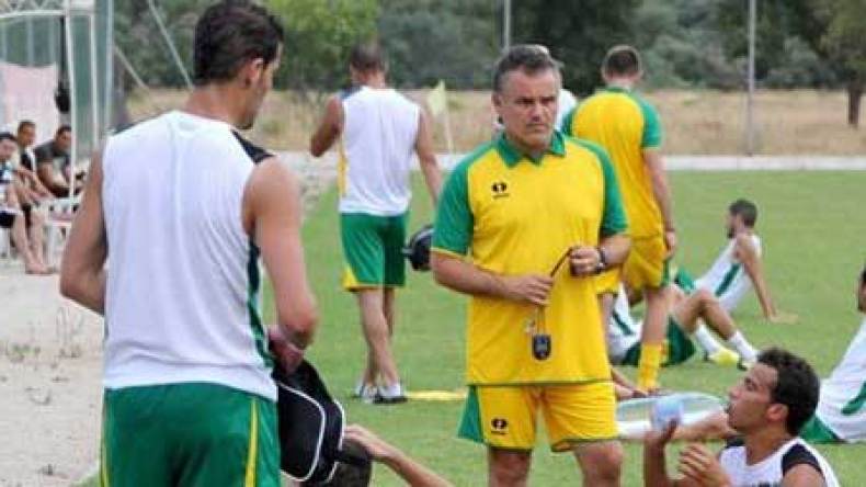 كاروف يشيد بجدية اللاعبين وفابرو يضع آخر اللمسات