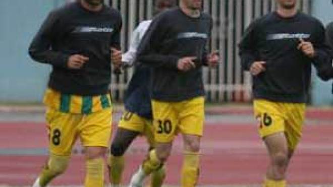 الشبيبة على عتبة اللقب وتطاحن في المؤخرة