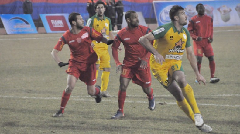 شبيبة القبائل: الأنصار يطالبون برحيل المسيرين