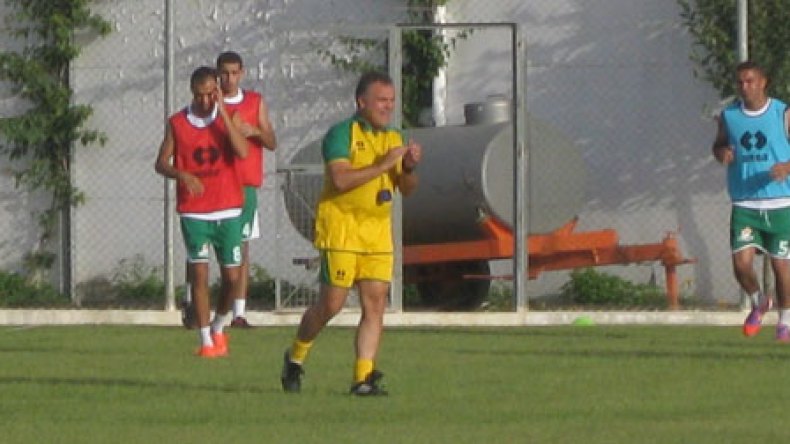 فابرو صارم في تدريب الشبيبة وحناشي يبحث عن صانع العاب