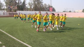 الطاقم الفني للكناري يرصد كل كبيرة و صغيرة عن نادي مازمبي