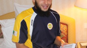 لاعبو‭ ‬الكناري‭ ‬بين‭ ‬الجد‮ ‬والهزل‭.. ‬القرآن‭ ‬يؤنسهم‭ ‬وإفطار‭ ‬وسحور‭ ‬جماعي