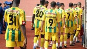 الليبيون يعتدون على لاعبي القبائل في التدريبات