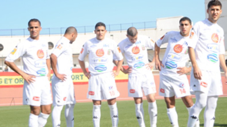 طياب‭ ‬حث‭ ‬اللاعبين‭ ‬على‭ ‬نقاط‭ ‬الحراش‭ ‬ومناد‭ ‬قد‭ ‬يغامر‭ ‬بمفتاح‭ ‬وزافور‭ ‬