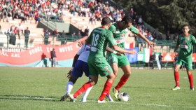 اللاعبون الجدد لشبيبة بجاية يخيّبون الآمال وسعدي يهدد