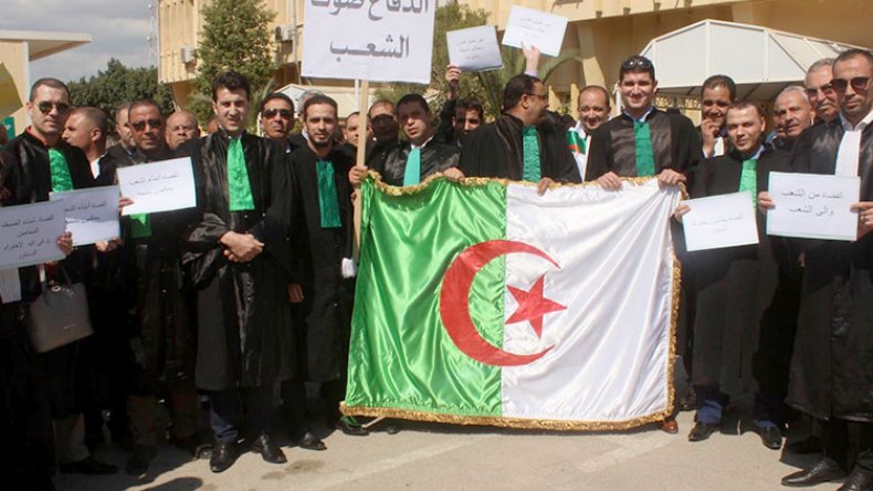 قضاة العاصمة يحتجون ويرفضون “التسلط”