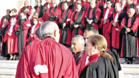 القضاة يشلون المحاكم والمجالس القضائية!