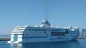 اصطدام باخرة طاسيلي 2 بسفينة صينية يحدث حالة استنفار بميناء وهران