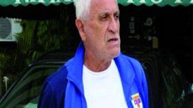 المدرب أكورسي: فزنا على الجزائر فالتف حولي 6 وزراء من حكومة إفريقيا الوسطى!؟