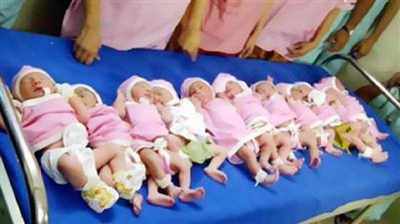 سيدة عراقية تنتظر 13 توأما