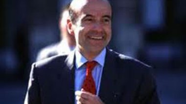 Libye: Paris souhaite une réunion en Afrique