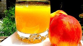 عصير الخوخ يعطيك الحيوية والنضارة