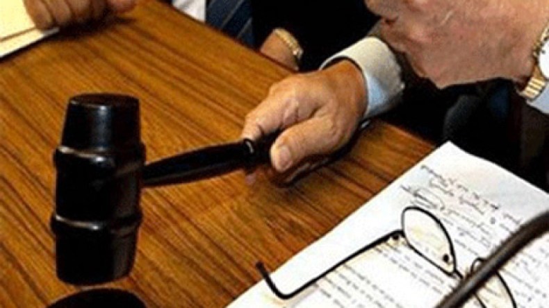 الفصل في 1990 قضية فساد سنة 2013