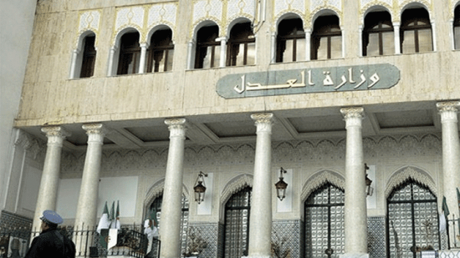 وزارة العدل ترد على رئيس مجلس قضاء ورقلة