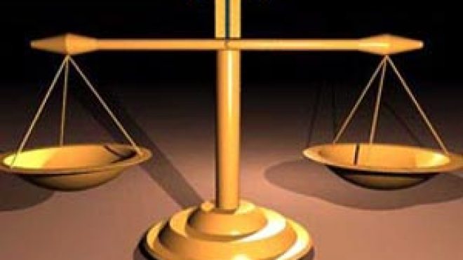 عشر سنوات سجنا لعصابة اعتدت على ضابط شرطة بوهران