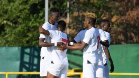 أوّل مُنافس لـ “الخضر” يُسدّد المنح للاعبيه