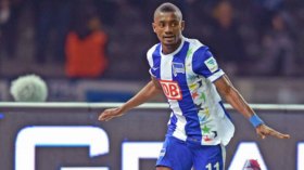 لاعب إيفواري يُسِيء للإسلام ويتعامل مع التكنولوجيا بِطريقة خاطئة