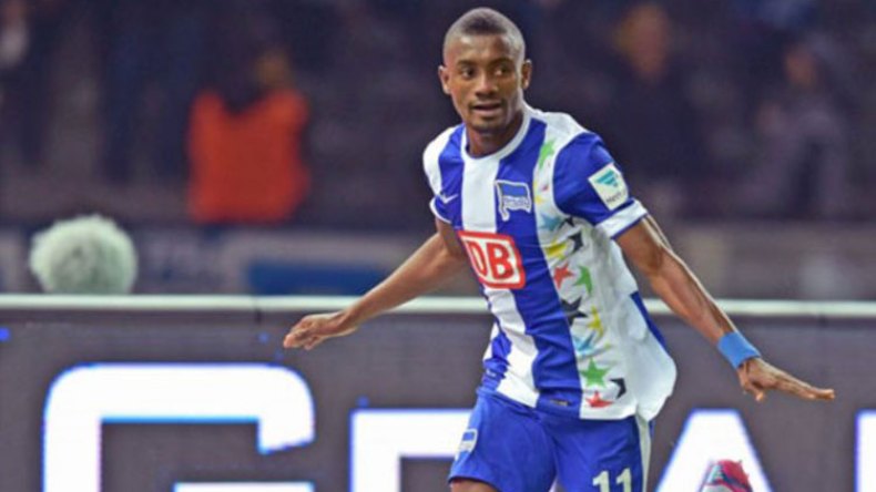 لاعب إيفواري يُسِيء للإسلام ويتعامل مع التكنولوجيا بِطريقة خاطئة