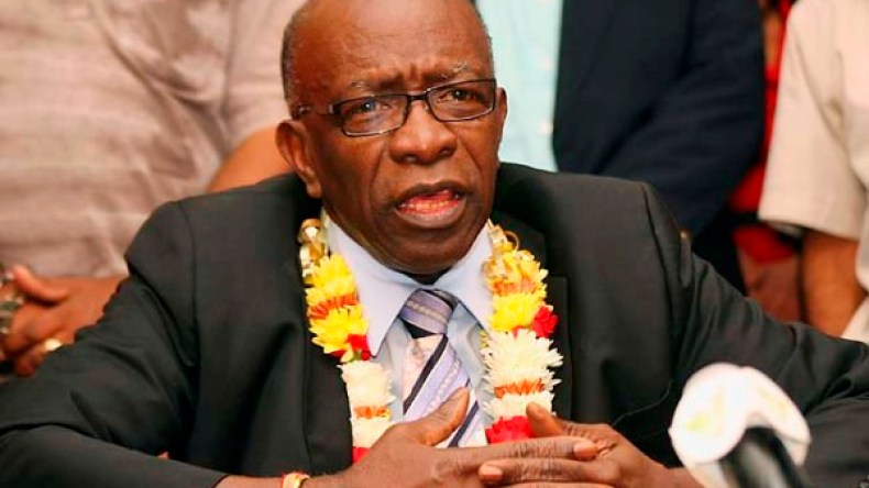 صحيفة بريطانية: قطر منحت رشوة للنائب السابق لرئيس الفيفا